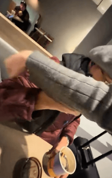 Драка в Макдональдсе Девушки напали на женщину